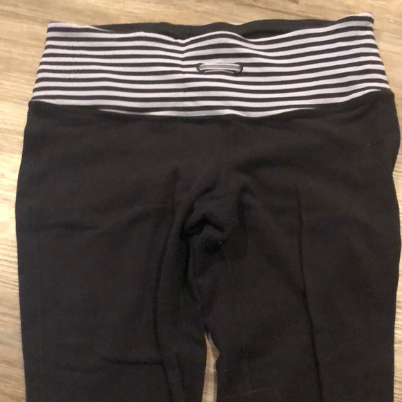 Lululemon light violet and black stripped legging - Picture 3 of 4
